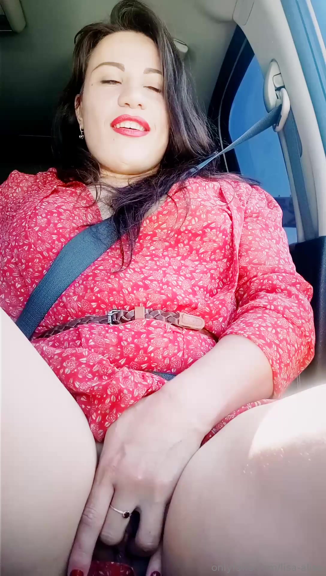 Alisiya Rainbow sweet masturbating.